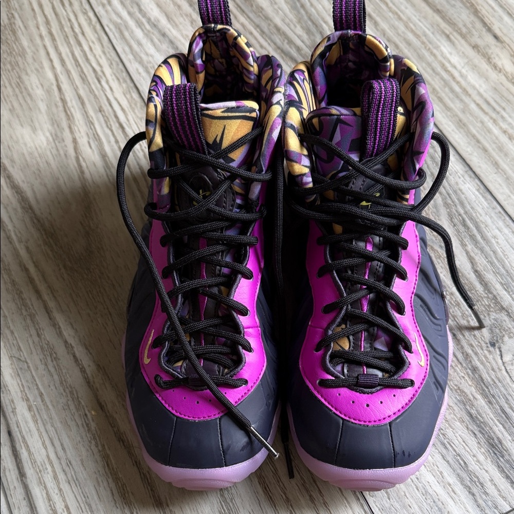 4Y Kids basketball sneakers.